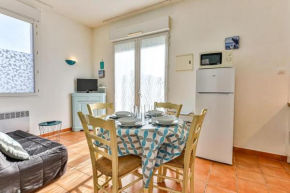 Apartment in residence with swimming pool and beach 200m away